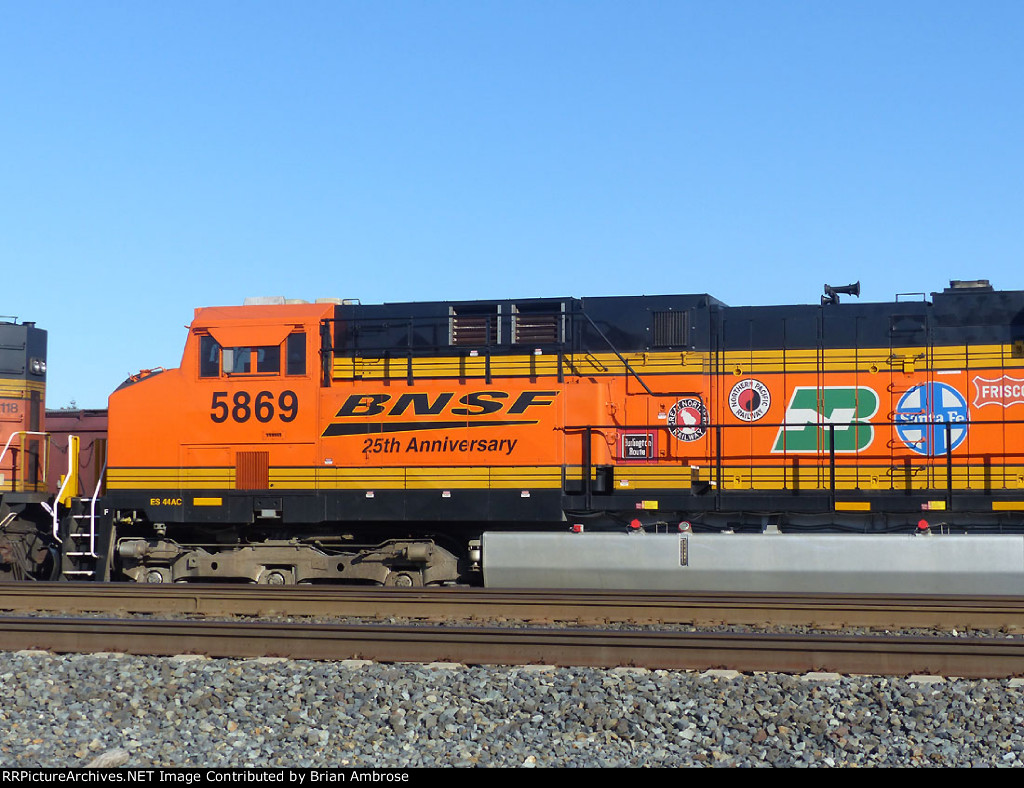 BNSF 5869